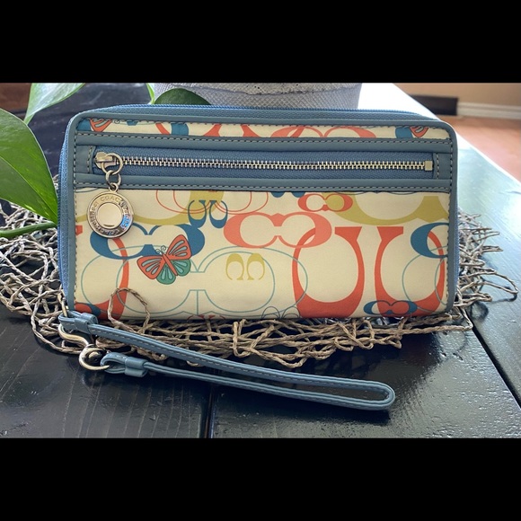 Coach Signature Zip around wallet. - Picture 2 of 3